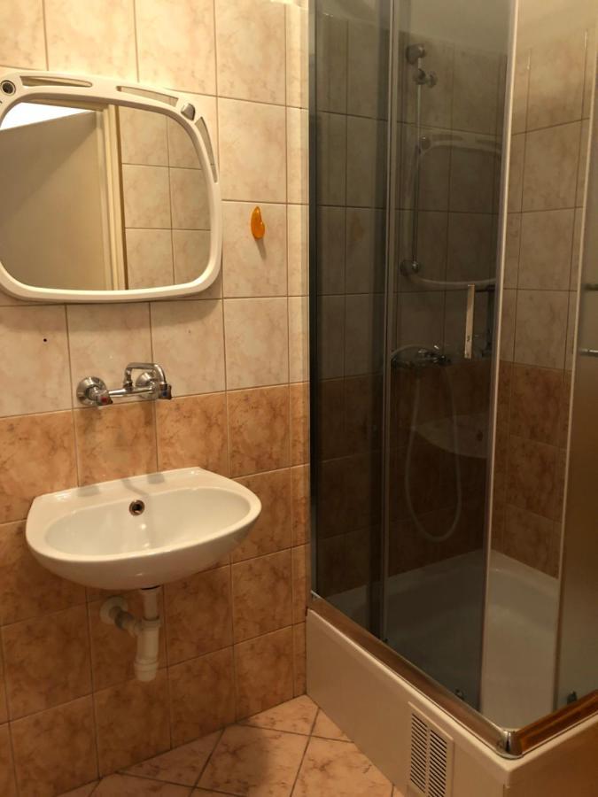 Хостел Miedzynarodowe Schronisko Mlodziezowe Ptsm Szarotka Закопане Экстерьер фото